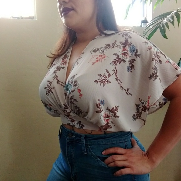 Flower Blouse - Picture 3 of 3